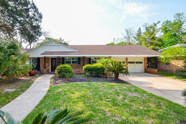 Building Photo - 9817 Cedardale Dr