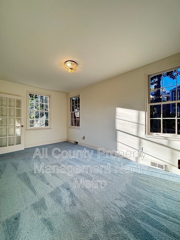 Building Photo - 2416 Dellwood Dr NW