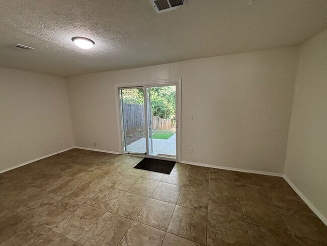 Building Photo - Beautifully Renovated 3-Bedroom, 2.5-Bath Townhome in Tucker!