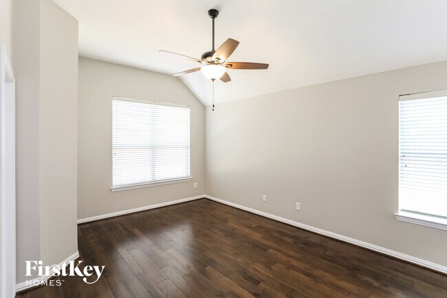 Building Photo - 324 Highland Fairway Ln
