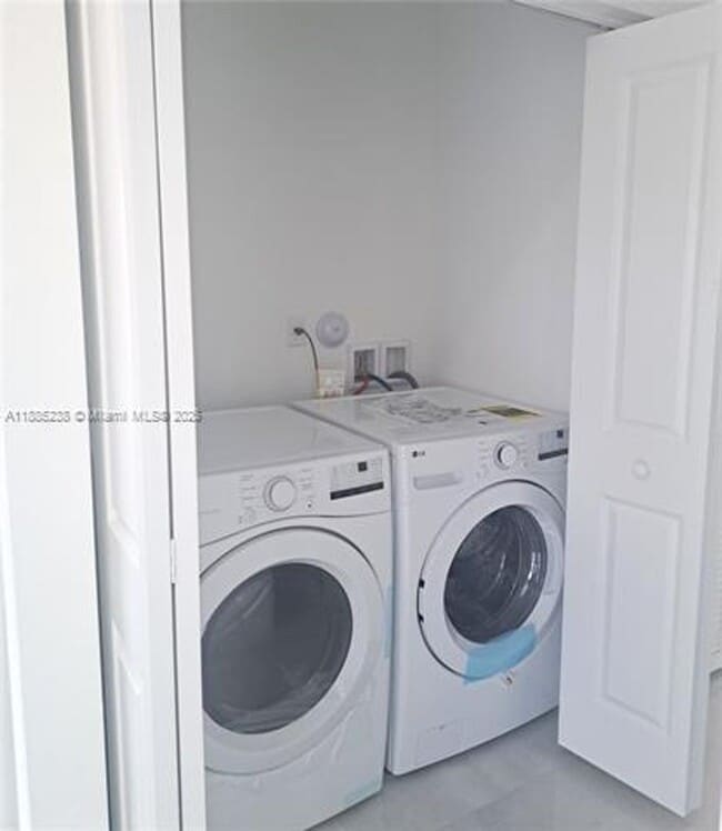 Building Photo - 1373 NW 1st St