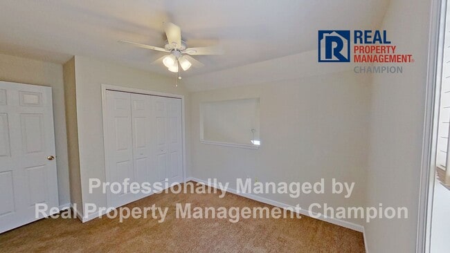Building Photo - Immaculate Townhome near Monkey Junction