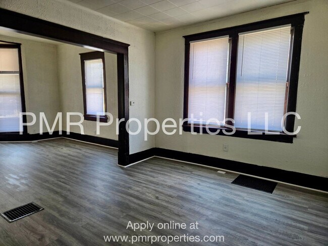 Building Photo - 2 Bedrooms / 1 Bathroom House