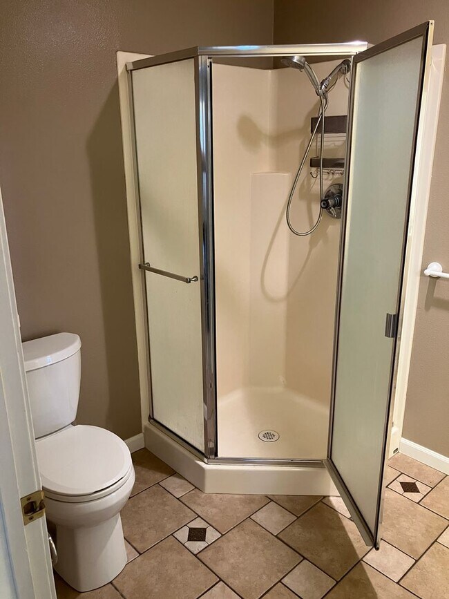Building Photo - 3096 Deering Dr NW