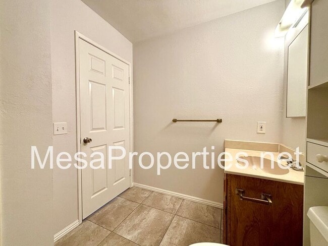 Building Photo - 18390 Mead Ln