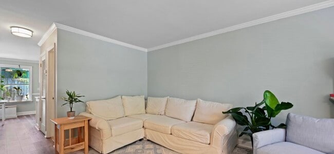 Building Photo - 252 Howle Ave