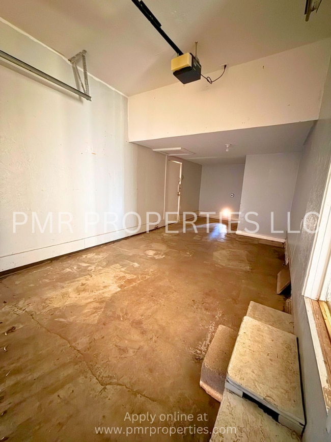 Building Photo - 2 Bedrooms/1 Bathroom House