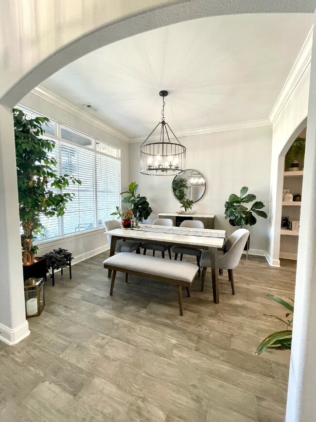 Building Photo - 2014 W Chandler Ave