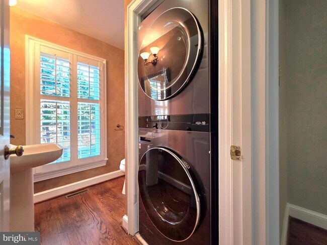 Building Photo - 117 Shooters Ct