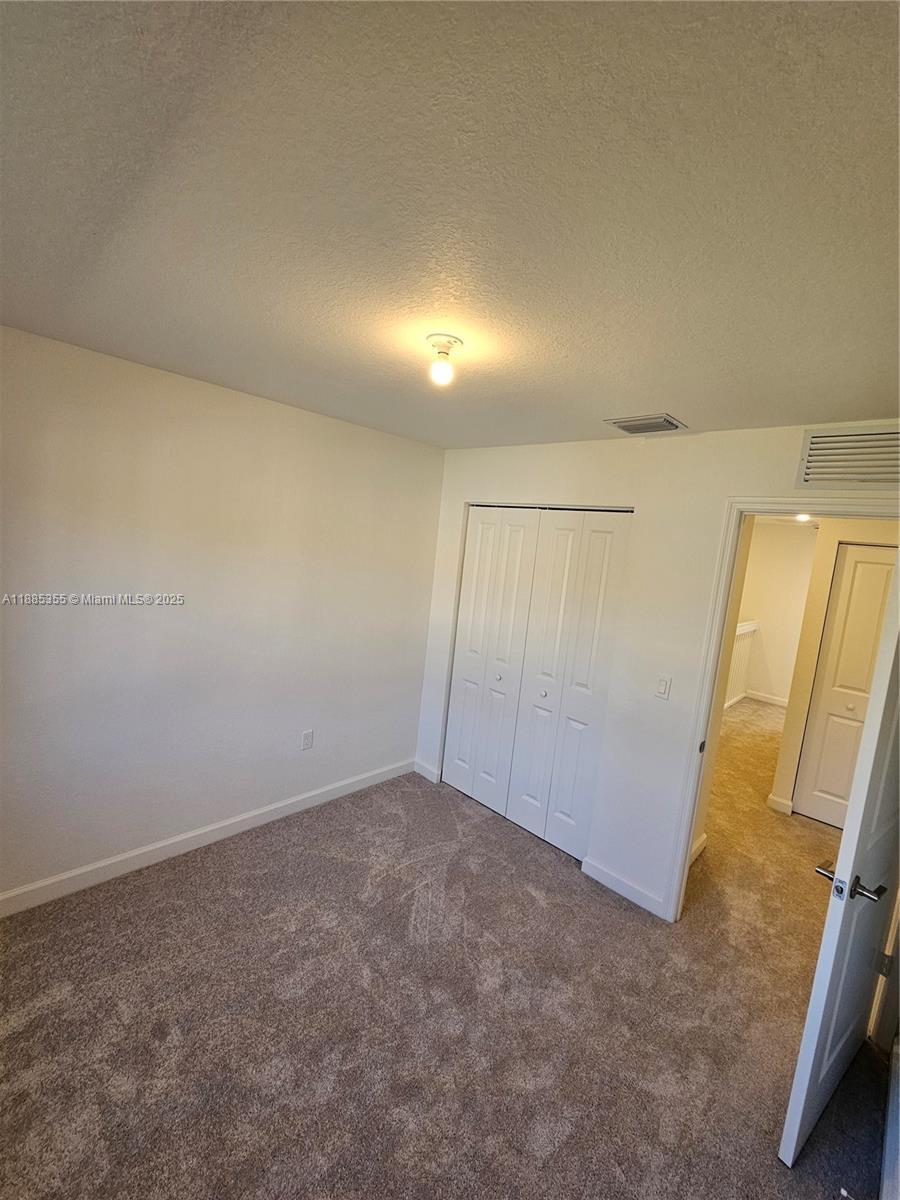 Building Photo - 5045 SW 37th St