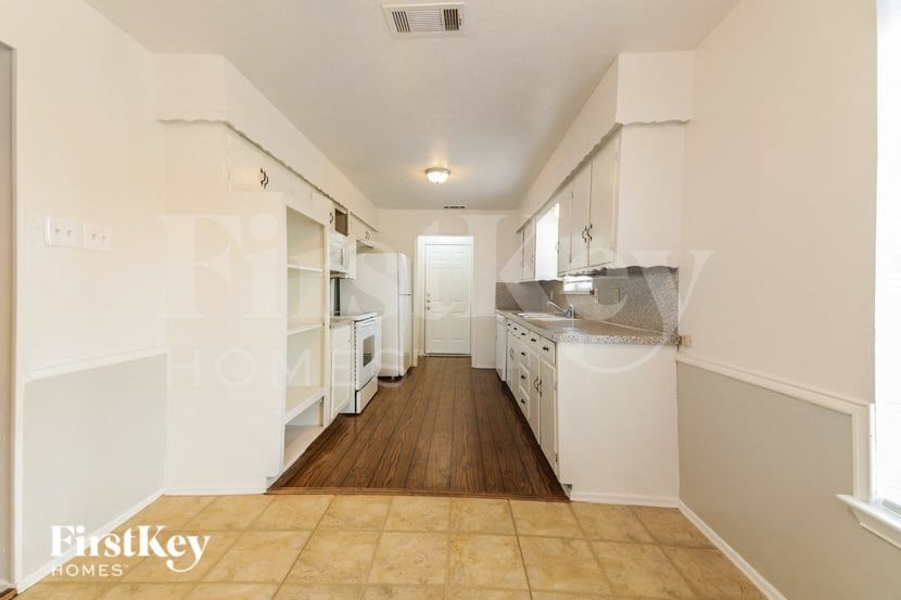 Building Photo - 4301 Augusta Dr