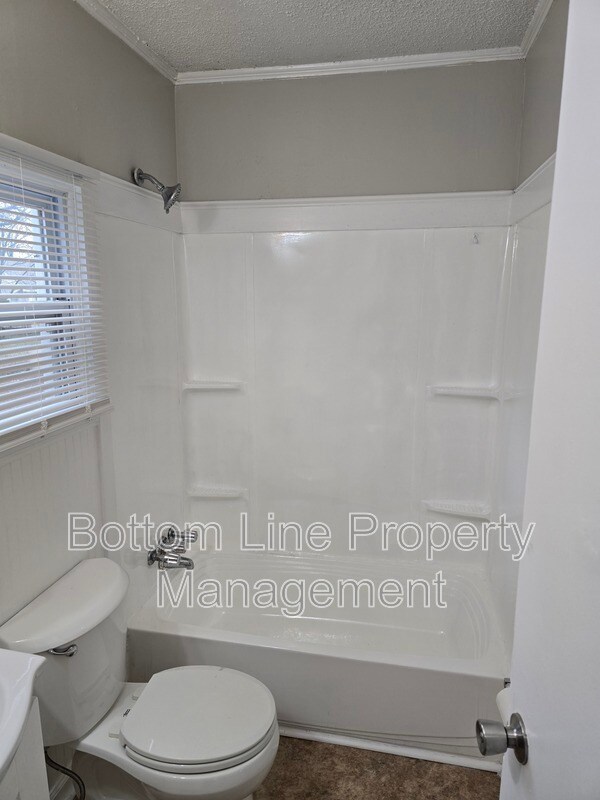 Building Photo - 504 Bethpage Rd