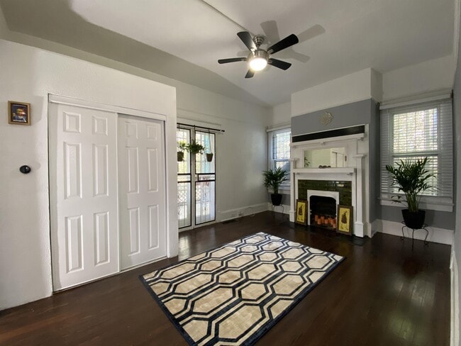 Building Photo - 841 Vedado Way NE