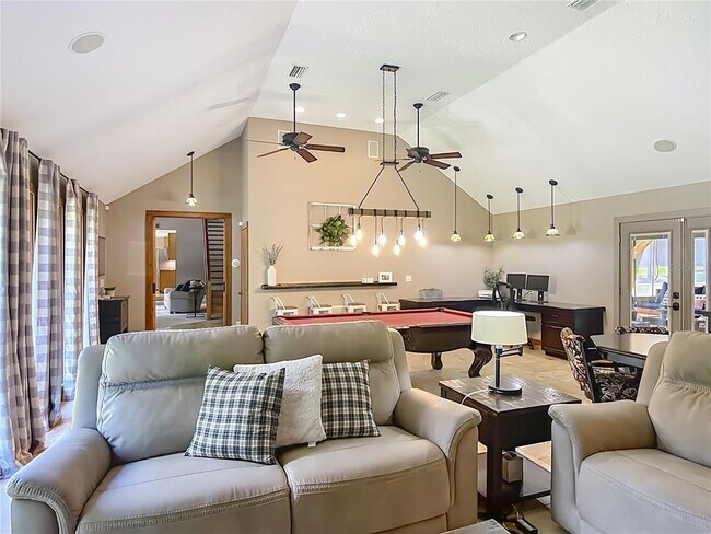 Building Photo - 4661 SW 7th Avenue Rd