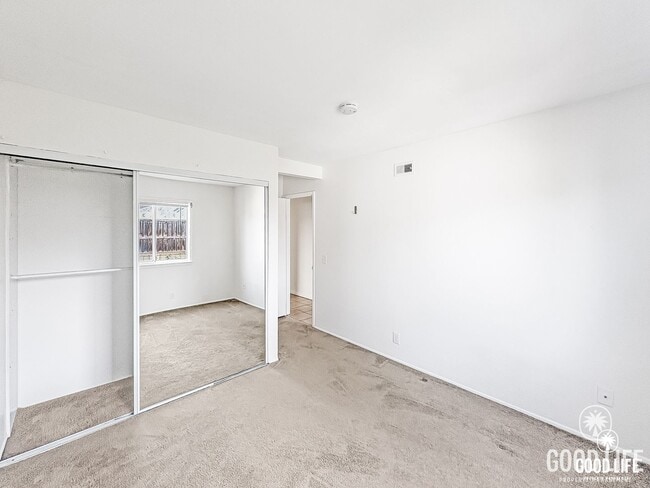 Building Photo - Nice 4B/2BA w/ Attached Garage & Fenced Yard