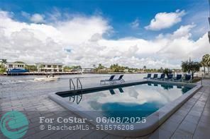 Building Photo - 303 N Riverside Dr