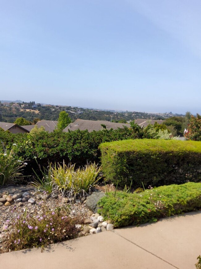 Building Photo - Beautiful house in great neighborhood with...