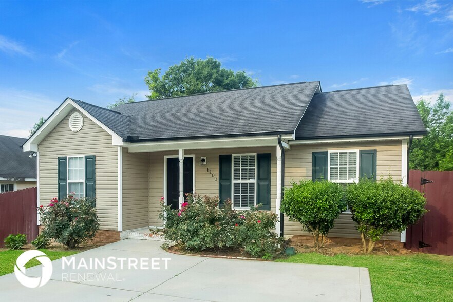 Building Photo - 1102 Skyland St