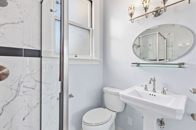 Building Photo - Lower Haight: Remodeled Top Floor 1 Bed 1 Bath near Duboce Park