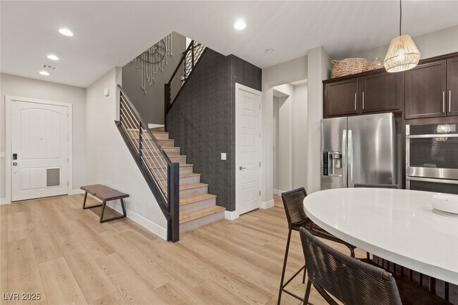 Building Photo - 258 Castellari Dr