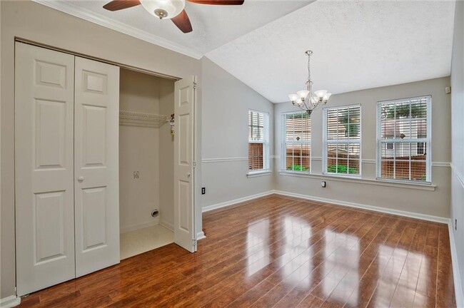 Building Photo - 4910 Lakebrooke Run