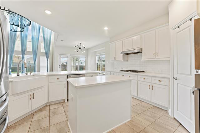 Building Photo - 3009 Lakeshore Dr