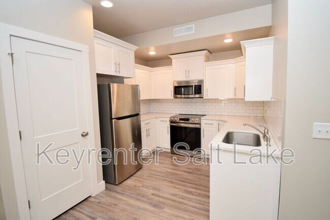 Building Photo - 2273 W 2710 S