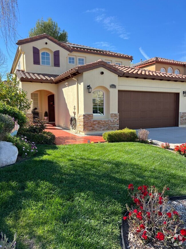 Building Photo - 4 Bedroom Home for Rent in Valencia Northp...