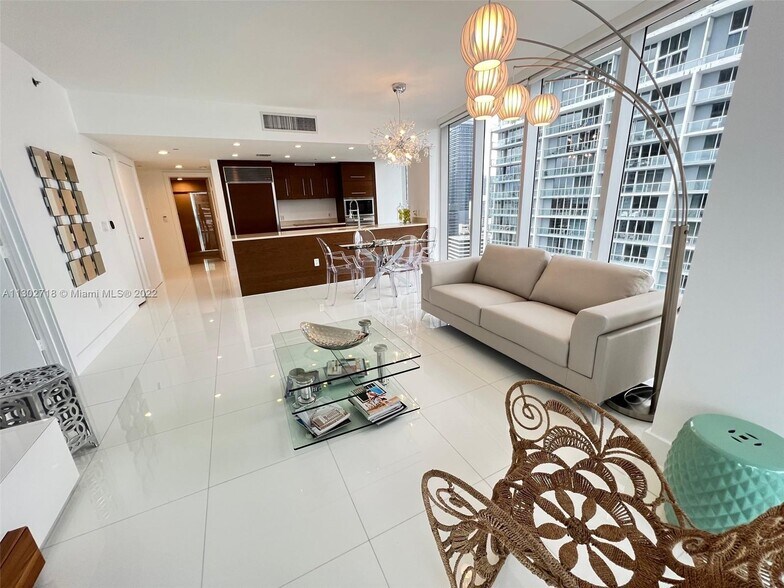 Building Photo - 475 Brickell Ave