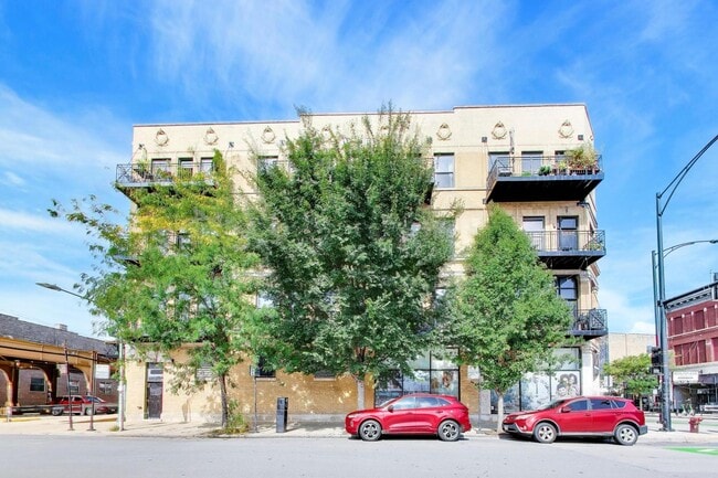 Building Photo - 1400 N Milwaukee Ave