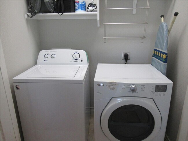 Building Photo - 106 Coyote Trail