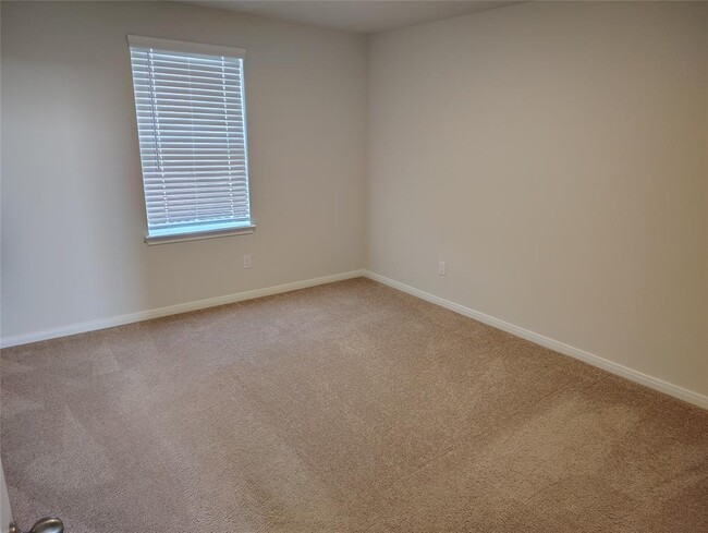 Building Photo - 3114 Freeboard Dr