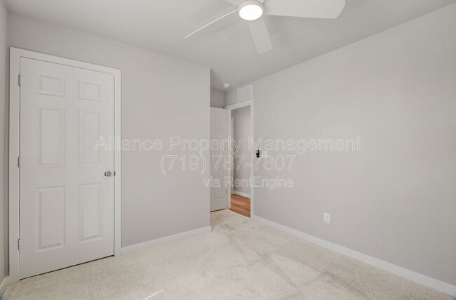 Building Photo - 5732 Thurless Ln