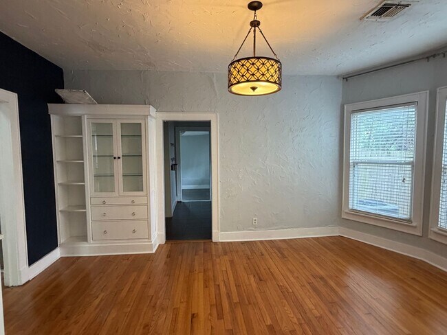 Building Photo - Available Now!!  2 bed 1 bath Near Downtown OKC