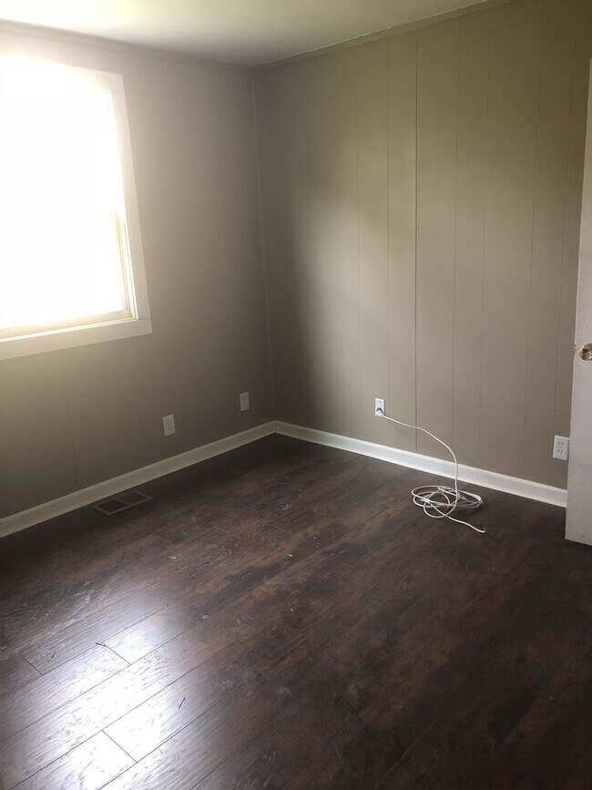 Building Photo - 3bedroom/2 bath home in Bordeaux, convenie...