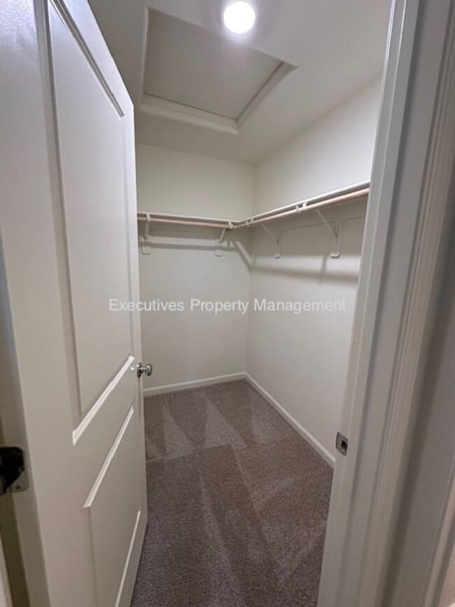 Building Photo - 11 River Oak Ct