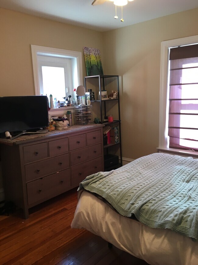 Building Photo - 813 Greenwood Ave