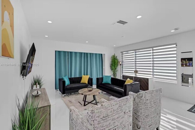 Building Photo - 17835 NE 6th Ave