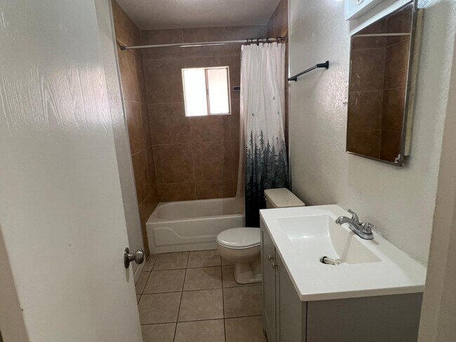 Building Photo - 116 E Beech Ave