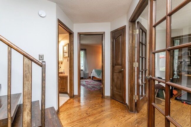 Building Photo - 5 Bed 3 Bath Home