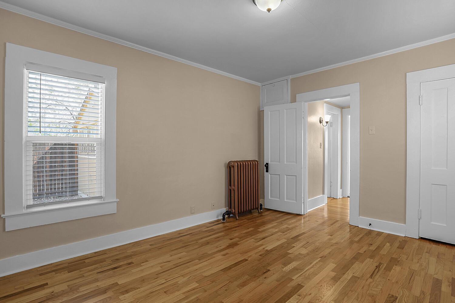 Building Photo - Well-Maintained Cottage with Private Yard ...
