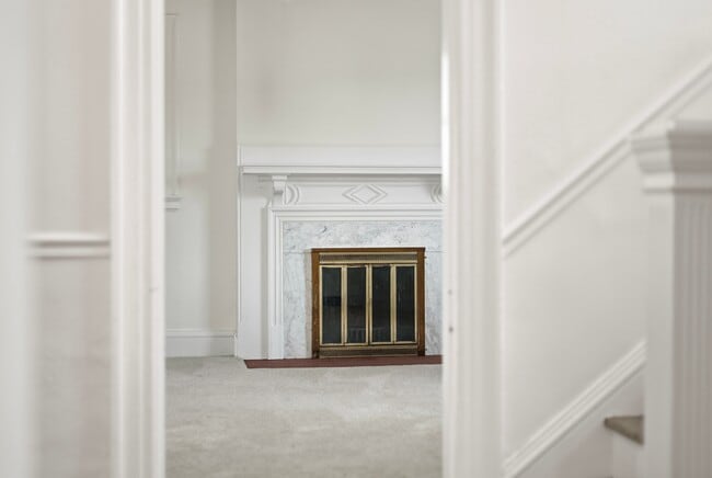 Building Photo - 1 Fox Hill Dr