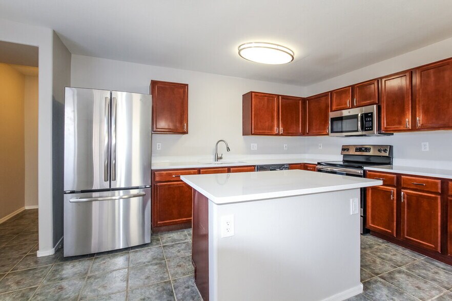 Building Photo - 11610 W Columbine Dr