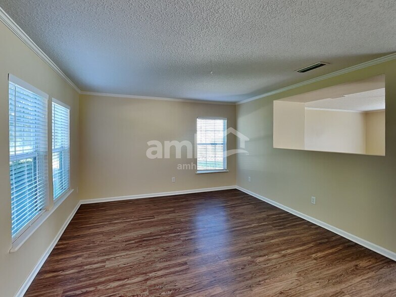 Building Photo - 325 Van Gogh Cir