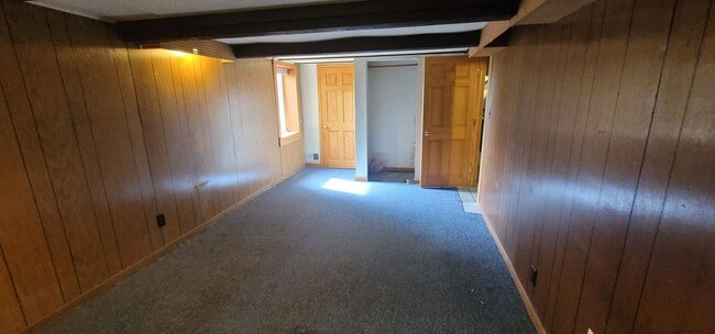 Building Photo - Duluth, MN - 4 bedroom - 2 bathroom