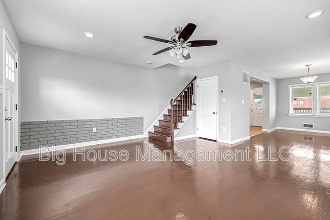 Building Photo - 2107 Hawthorne Rd