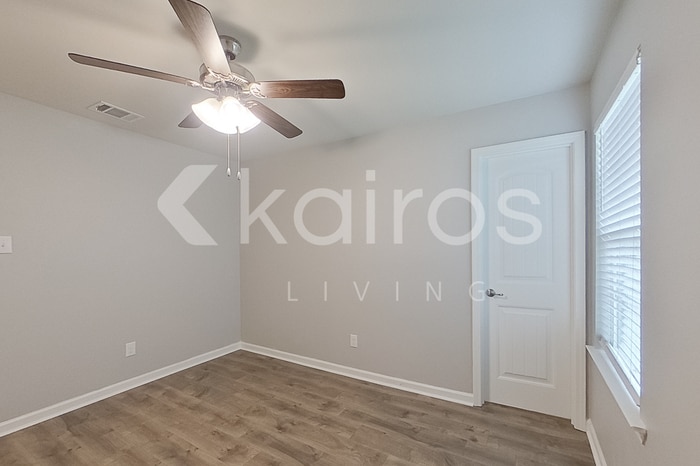 Building Photo - 413 Mango Dr