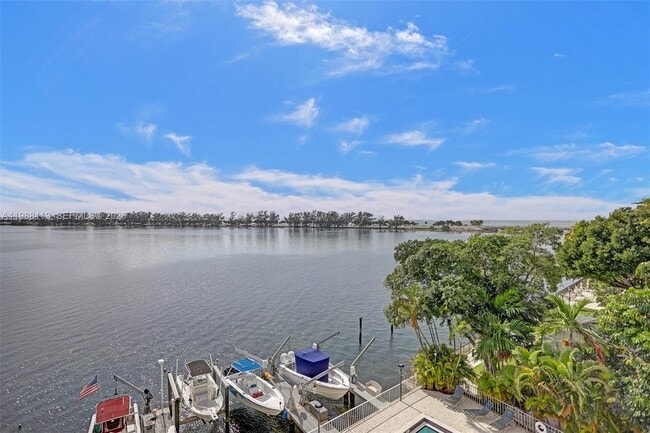 Building Photo - 2201 Brickell Ave