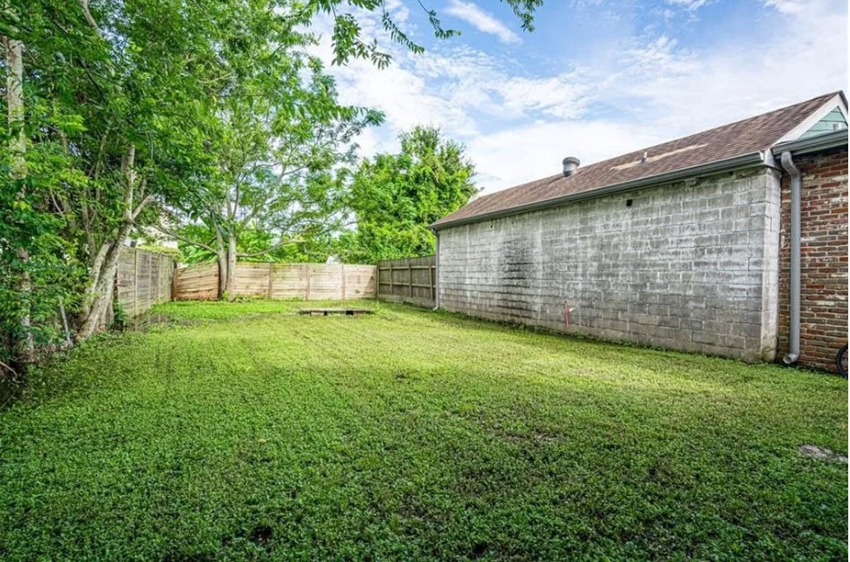 Building Photo - 1825 Clouet St