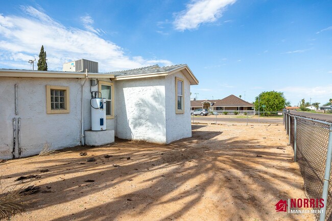 Building Photo - Perfect Small Home Available Now!